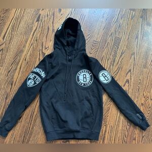 Men’s Brooklyn Nets patch black and white hoodie sweatshirt size large